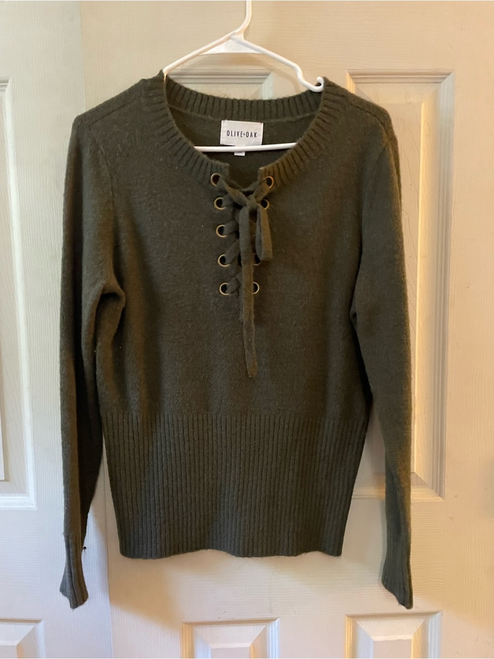 Olive + Oak Pea green sweater size small